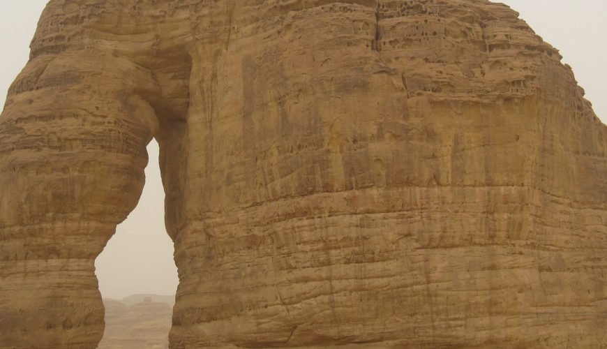 سياحة المغامرات - من الجبال إلى صحراء وتكوينات العلا وصخرة الفيل