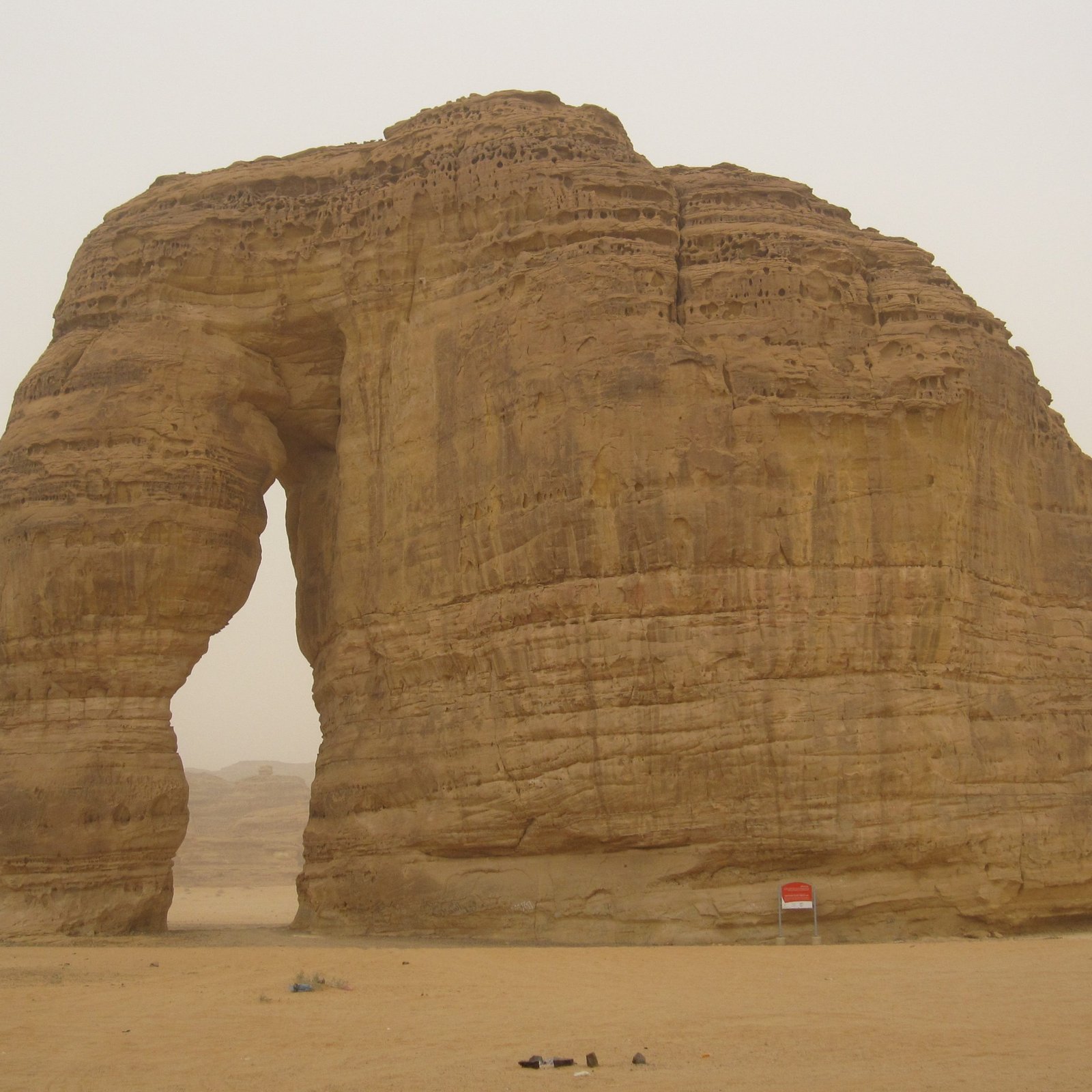 سياحة المغامرات - من الجبال إلى صحراء وتكوينات العلا وصخرة الفيل