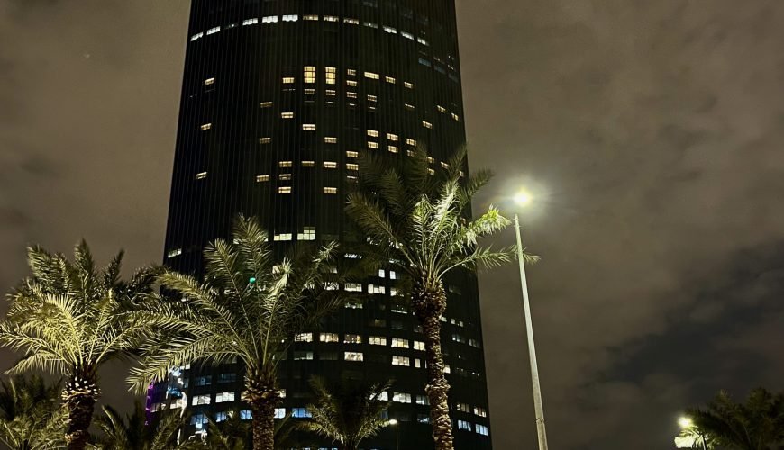 اكتشف جمال السياحة داخل السعودية - برج المملكة وأفق الرياض